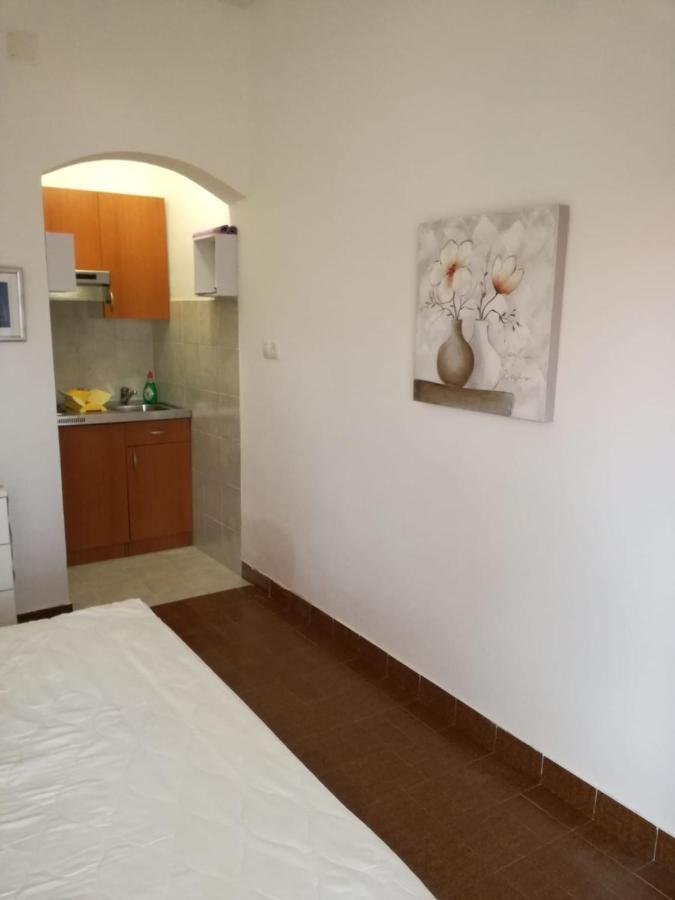 Apartmani Mladina Jelsa  Exterior photo
